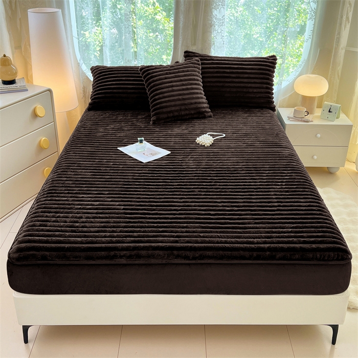 91家纺网 家纺一手货源 找家纺 梦舒羽 2025新款兔毛绒床笠床垫法兰绒保护套牛奶绒席梦思法莱绒床垫套-抽条 兔毛绒抽条-咖啡色