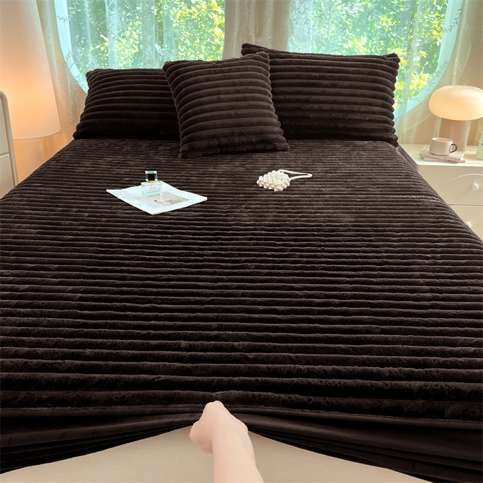 91家纺网 家纺一手货源 找家纺 梦舒羽 2025新款兔毛绒床笠床垫法兰绒保护套牛奶绒席梦思法莱绒床垫套-抽条 兔毛绒抽条-咖啡色