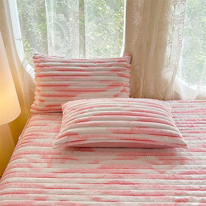 91家纺网 家纺一手货源 找家纺 梦舒羽 2025新款兔毛绒床笠床垫法兰绒保护套牛奶绒席梦思法莱绒床垫套-抽条 兔毛绒抽条-梦幻樱粉