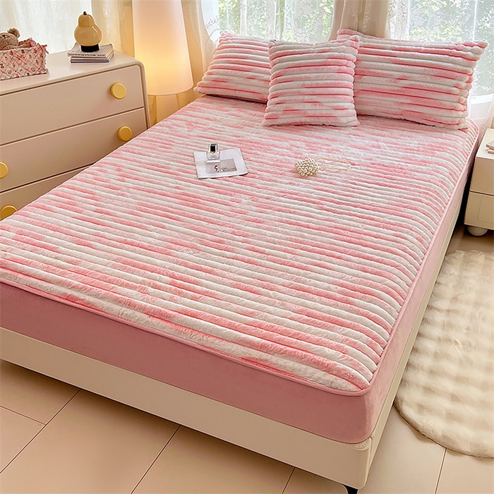 91家纺网 家纺一手货源 找家纺 梦舒羽 2025新款兔毛绒床笠床垫法兰绒保护套牛奶绒席梦思法莱绒床垫套-抽条 兔毛绒抽条-梦幻樱粉