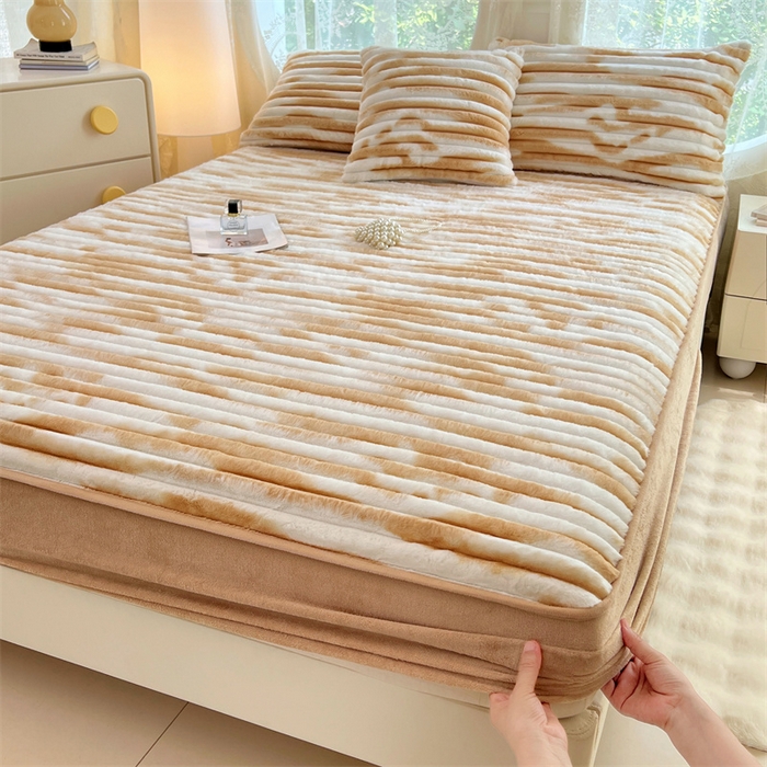 91家纺网 家纺一手货源 找家纺 梦舒羽 2025新款兔毛绒床笠床垫法兰绒保护套牛奶绒席梦思法莱绒床垫套-抽条 兔毛绒抽条-梦幻奶咖