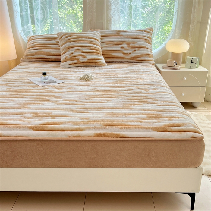 91家纺网 家纺一手货源 找家纺 梦舒羽 2025新款兔毛绒床笠床垫法兰绒保护套牛奶绒席梦思法莱绒床垫套-抽条 兔毛绒抽条-梦幻奶咖