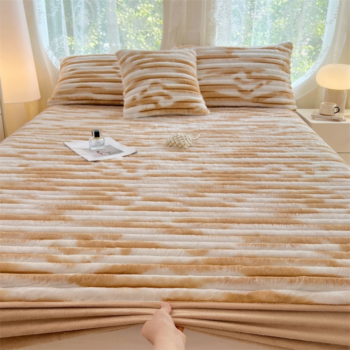 91家纺网 家纺一手货源 找家纺 梦舒羽 2025新款兔毛绒床笠床垫法兰绒保护套牛奶绒席梦思法莱绒床垫套-抽条 兔毛绒抽条-梦幻奶咖