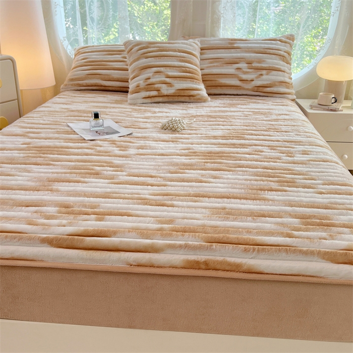 91家纺网 家纺一手货源 找家纺 梦舒羽 2025新款兔毛绒床笠床垫法兰绒保护套牛奶绒席梦思法莱绒床垫套-抽条 兔毛绒抽条-梦幻奶咖