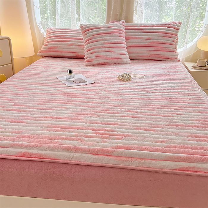 91家纺网 家纺一手货源 找家纺 梦舒羽 2025新款兔毛绒床笠床垫法兰绒保护套牛奶绒席梦思法莱绒床垫套-抽条 兔毛绒抽条-梦幻樱粉