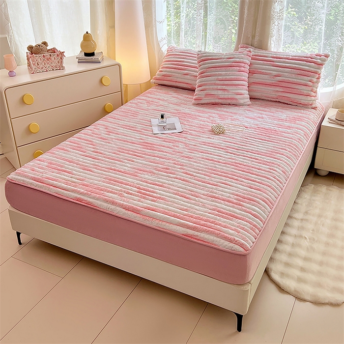 91家纺网 家纺一手货源 找家纺 梦舒羽 2025新款兔毛绒床笠床垫法兰绒保护套牛奶绒席梦思法莱绒床垫套-抽条 兔毛绒抽条-梦幻樱粉