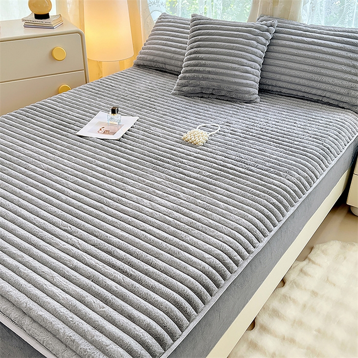 91家纺网 家纺一手货源 找家纺 梦舒羽 2025新款兔毛绒床笠床垫法兰绒保护套牛奶绒席梦思法莱绒床垫套-抽条 兔毛绒抽条-烟雨灰