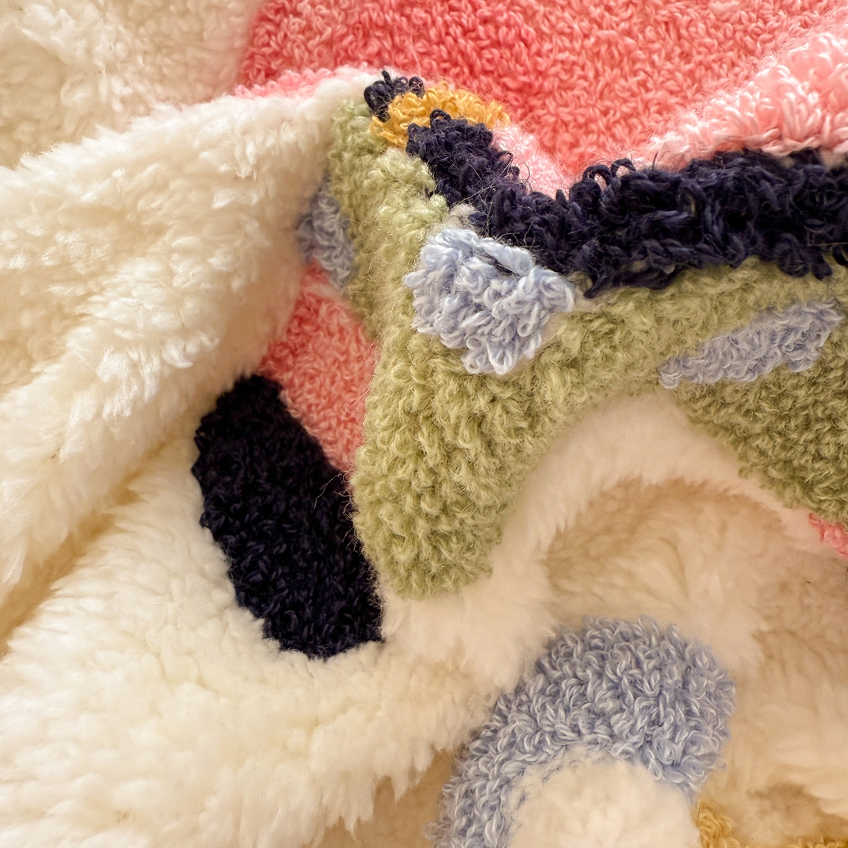 91家纺网 家纺一手货源 找家纺 （总）典曼家纺 2025新款A类羊羔绒刺绣四件套系列