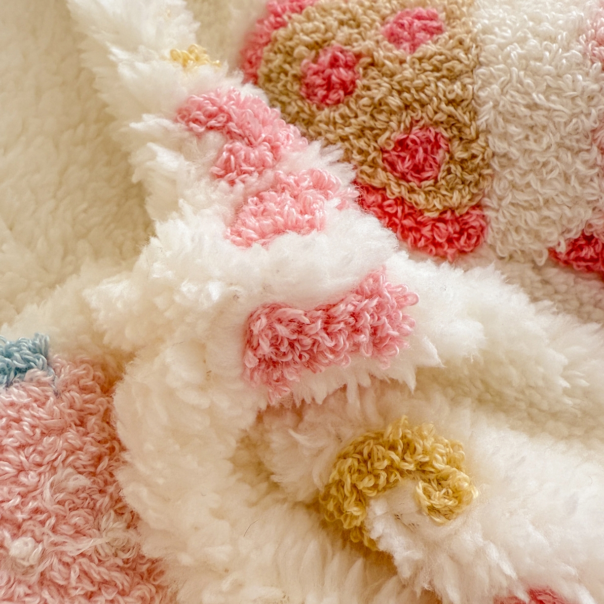 91家纺网 家纺一手货源 找家纺 典曼家纺 2025新款A类羊羔绒刺绣四件套系列 可爱童梦