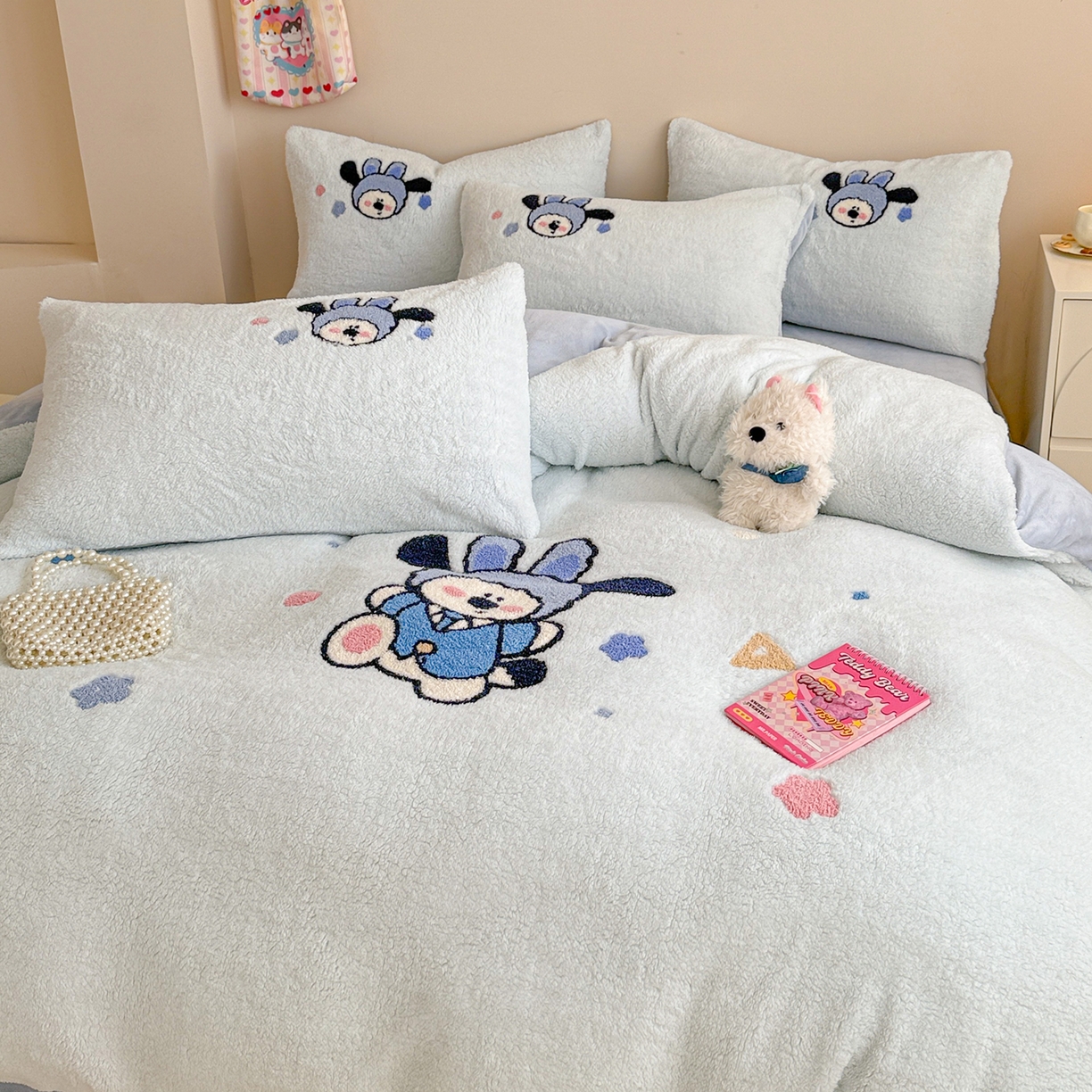 91家纺网 家纺一手货源 找家纺 典曼家纺 2025新款A类羊羔绒刺绣四件套系列 兔耳先生