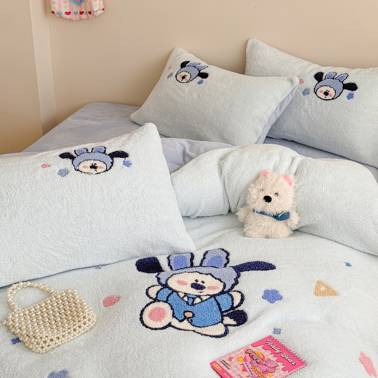 91家纺网 家纺一手货源 找家纺 典曼家纺 2025新款A类羊羔绒刺绣四件套系列 兔耳先生