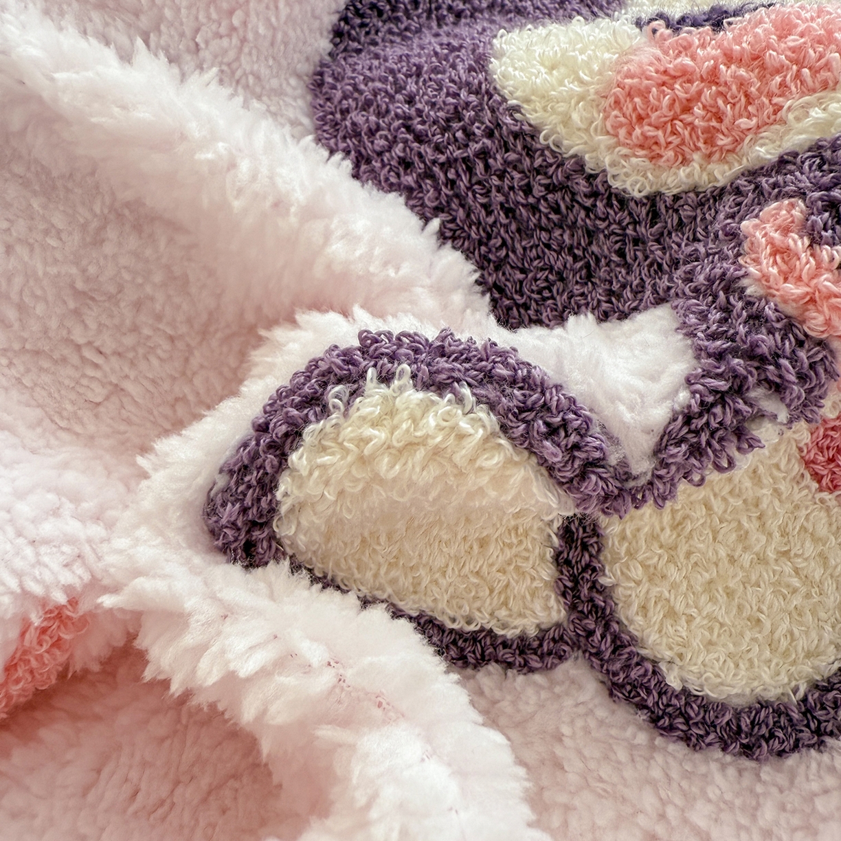 91家纺网 家纺一手货源 找家纺 典曼家纺 2025新款A类羊羔绒刺绣四件套系列 甜心宝贝