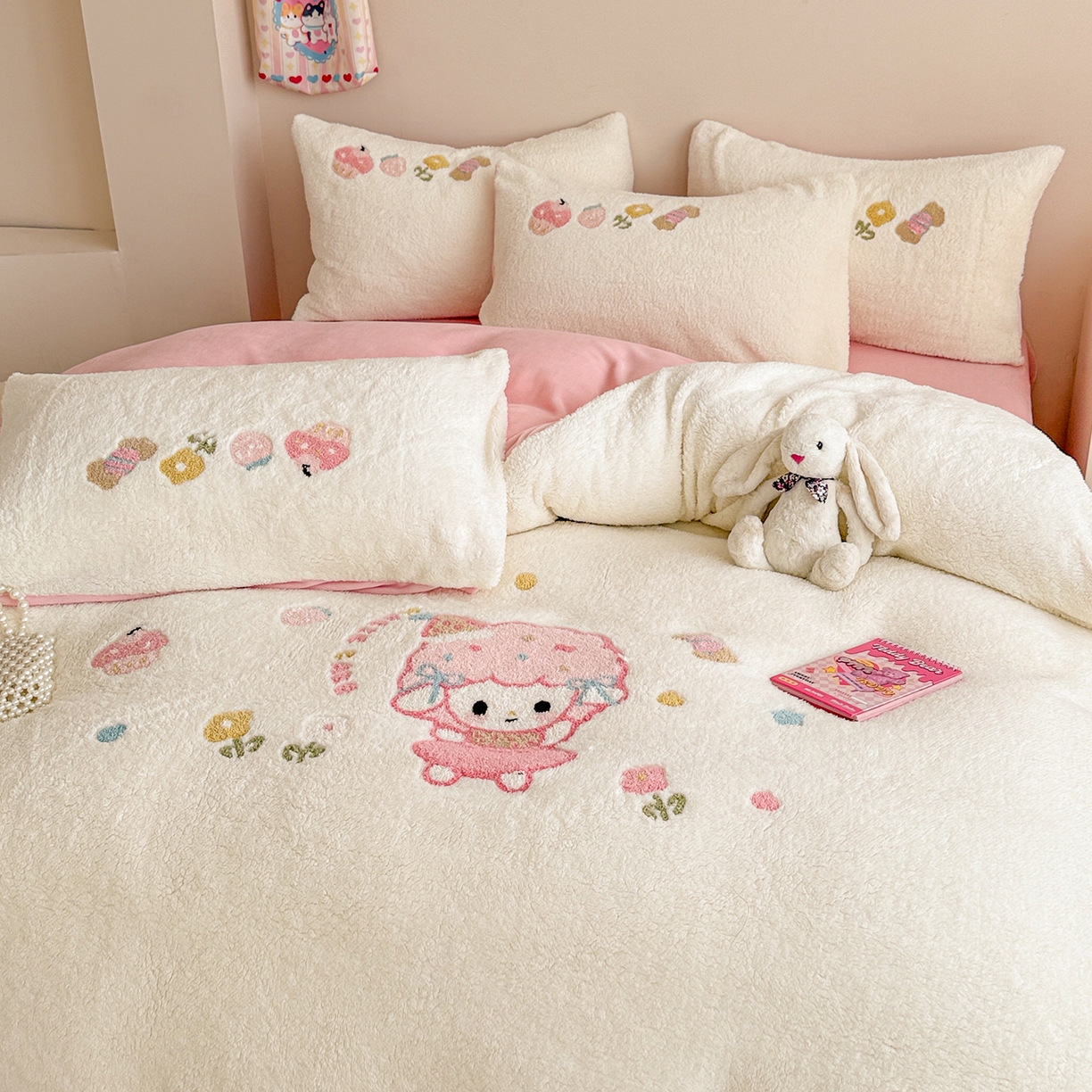 91家纺网 家纺一手货源 找家纺 典曼家纺 2025新款A类羊羔绒刺绣四件套系列 可爱童梦