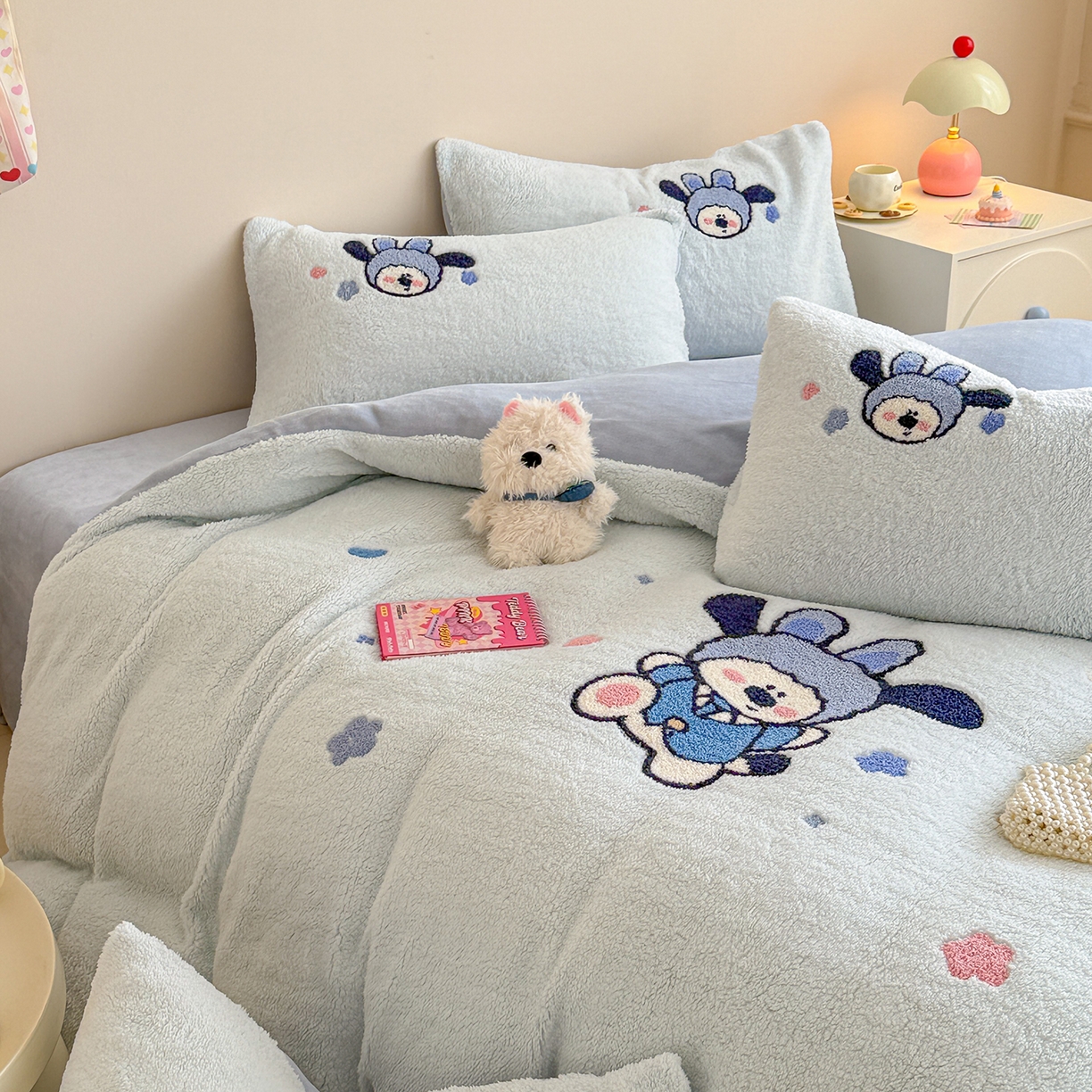 91家纺网 家纺一手货源 找家纺 典曼家纺 2025新款A类羊羔绒刺绣四件套系列 兔耳先生