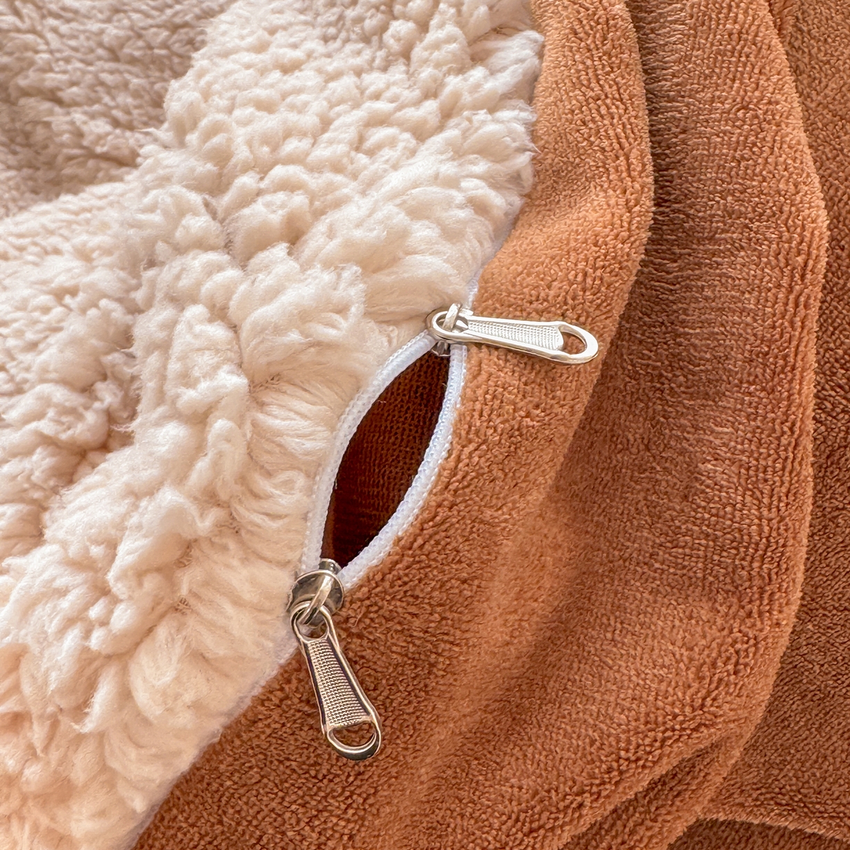 91家纺网 家纺一手货源 找家纺 典曼家纺 2025新款A类羊羔绒刺绣四件套系列 麦乐狗