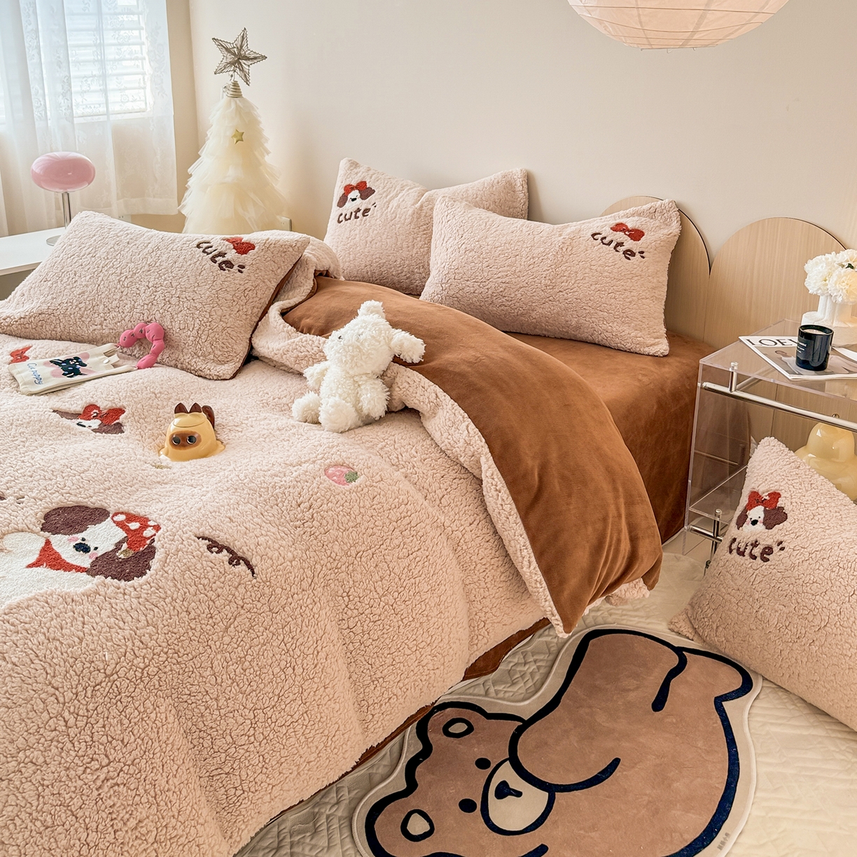 91家纺网 家纺一手货源 找家纺 典曼家纺 2025新款A类羊羔绒刺绣四件套系列 麦乐狗