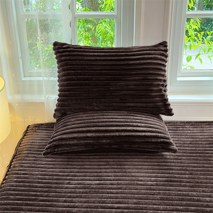 91家纺网 家纺一手货源 找家纺 圣比熊 2025新款法莱绒枕套宿舍枕芯套单人48x74cm法兰绒兔毛绒枕头套-抽条 法莱绒抽条-咖啡色