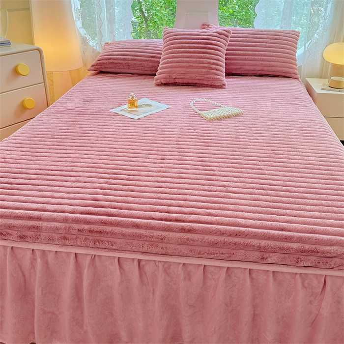 91家纺网 家纺一手货源 找家纺 梦舒羽 2025新款兔毛绒床裙法兰绒床垫保护罩牛奶绒床垫法莱绒床单罩-抽条 兔毛绒抽条-云梦粉