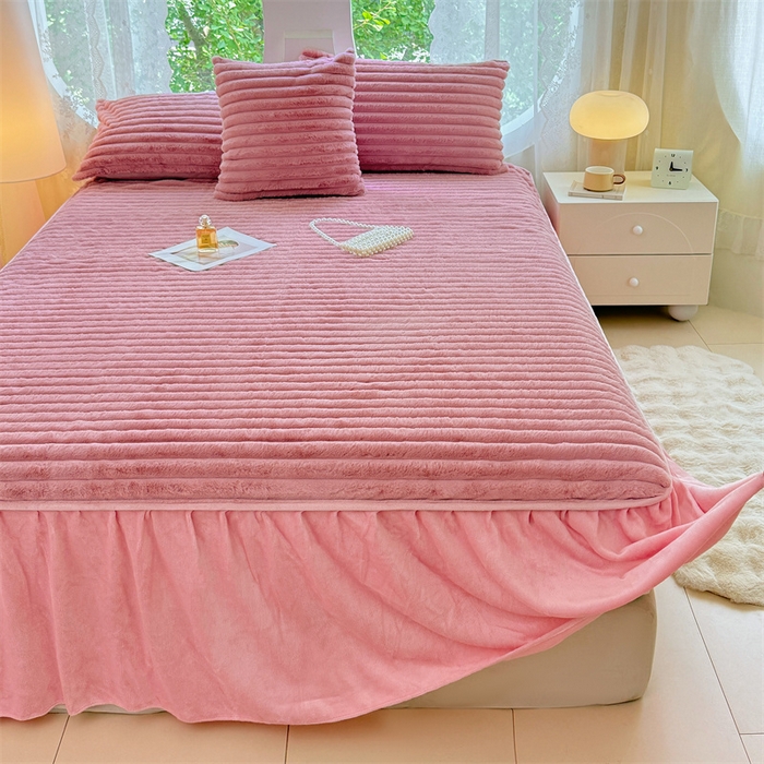 91家纺网 家纺一手货源 找家纺 梦舒羽 2025新款兔毛绒床裙法兰绒床垫保护罩牛奶绒床垫法莱绒床单罩-抽条 兔毛绒抽条-云梦粉