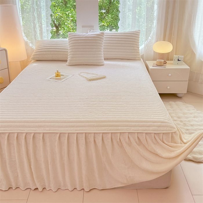 91家纺网 家纺一手货源 找家纺 梦舒羽 2025新款兔毛绒床裙法兰绒床垫保护罩牛奶绒床垫法莱绒床单罩-抽条 兔毛绒抽条-晨曦白