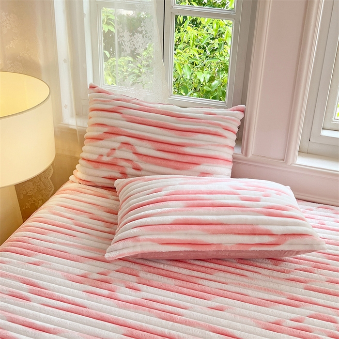 91家纺网 家纺一手货源 找家纺 圣比熊 2025新款法莱绒枕套宿舍枕芯套单人48x74cm法兰绒兔毛绒枕头套-抽条 法莱绒抽条-梦幻樱粉