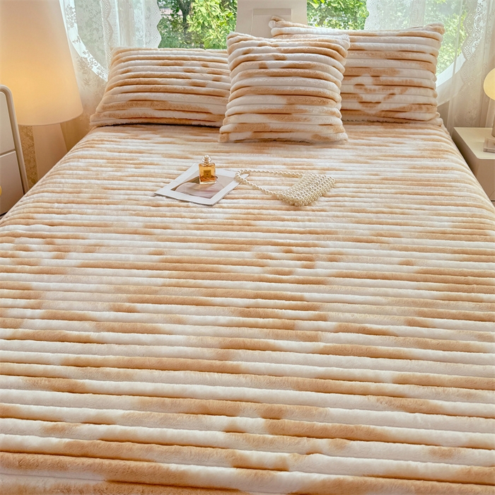 91家纺网 家纺一手货源 找家纺 梦舒羽 2025新款兔毛绒床裙法兰绒床垫保护罩牛奶绒床垫法莱绒床单罩-抽条 兔毛绒抽条-梦幻奶咖