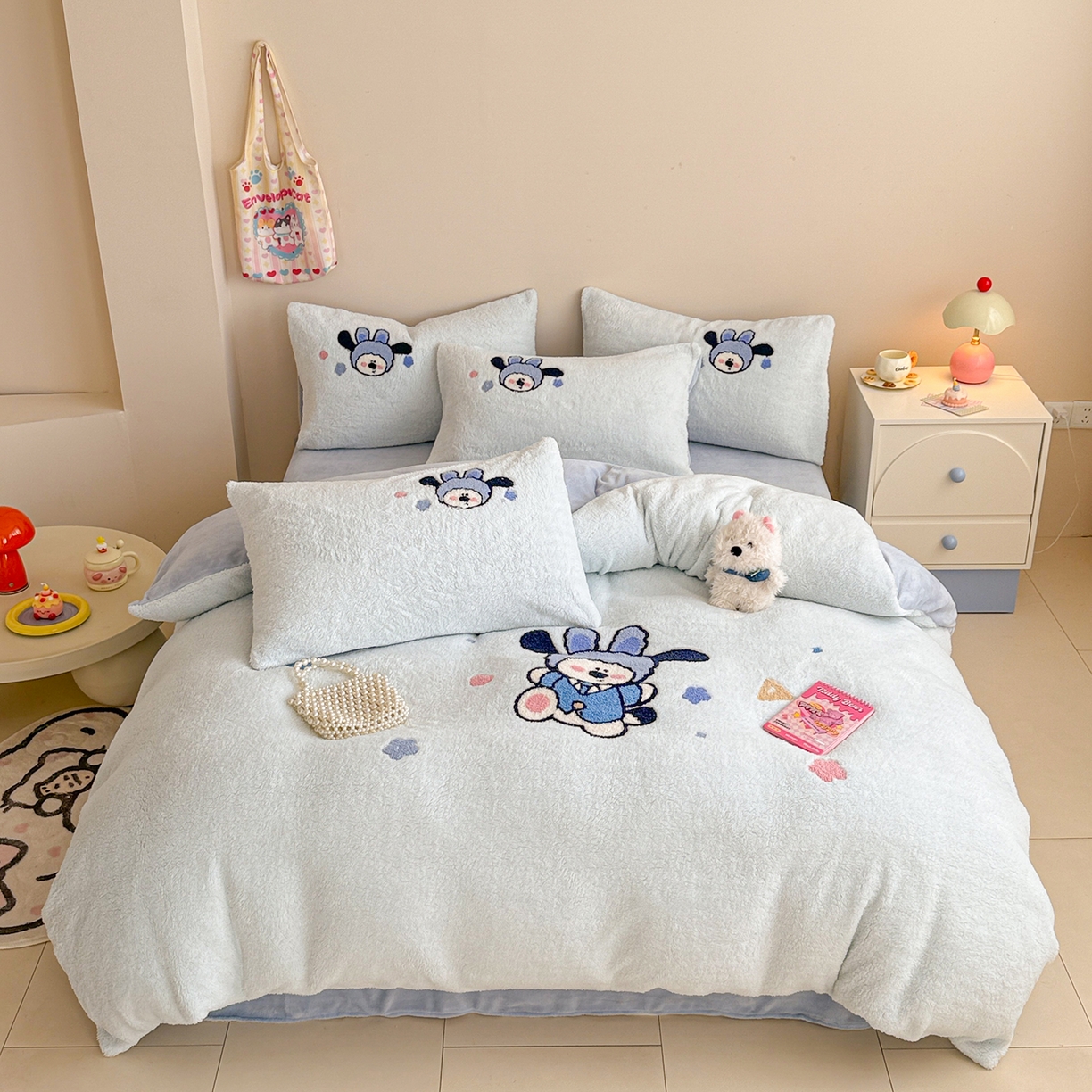 91家纺网 家纺一手货源 找家纺 典曼家纺 2025新款A类羊羔绒刺绣四件套系列 兔耳先生