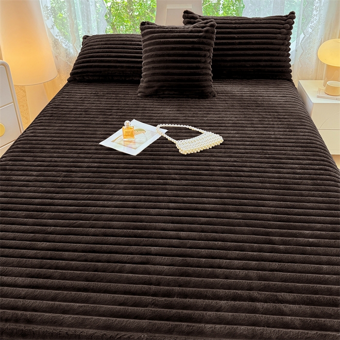 91家纺网 家纺一手货源 找家纺 梦舒羽 2025新款兔毛绒床裙法兰绒床垫保护罩牛奶绒床垫法莱绒床单罩-抽条 兔毛绒抽条-咖啡色