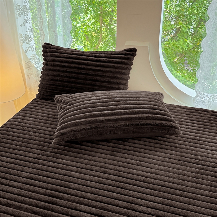 91家纺网 家纺一手货源 找家纺 梦舒羽 2025新款兔毛绒床裙法兰绒床垫保护罩牛奶绒床垫法莱绒床单罩-抽条 兔毛绒抽条-咖啡色