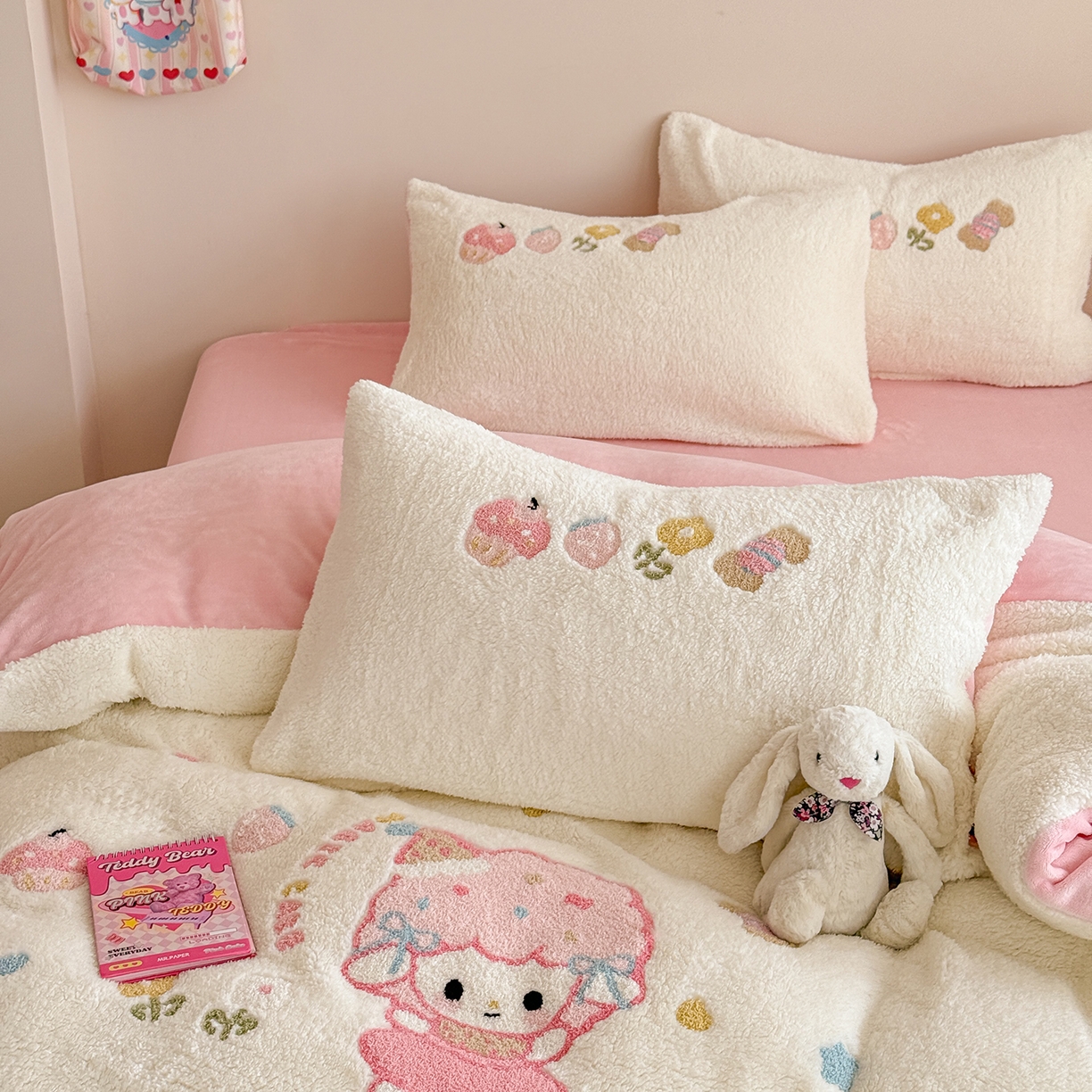 91家纺网 家纺一手货源 找家纺 典曼家纺 2025新款A类羊羔绒刺绣四件套系列 可爱童梦