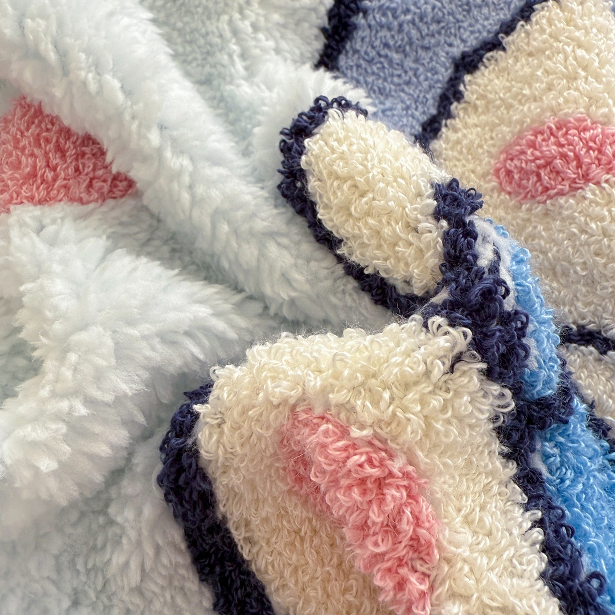 91家纺网 家纺一手货源 找家纺 典曼家纺 2025新款A类羊羔绒刺绣四件套系列 兔耳先生