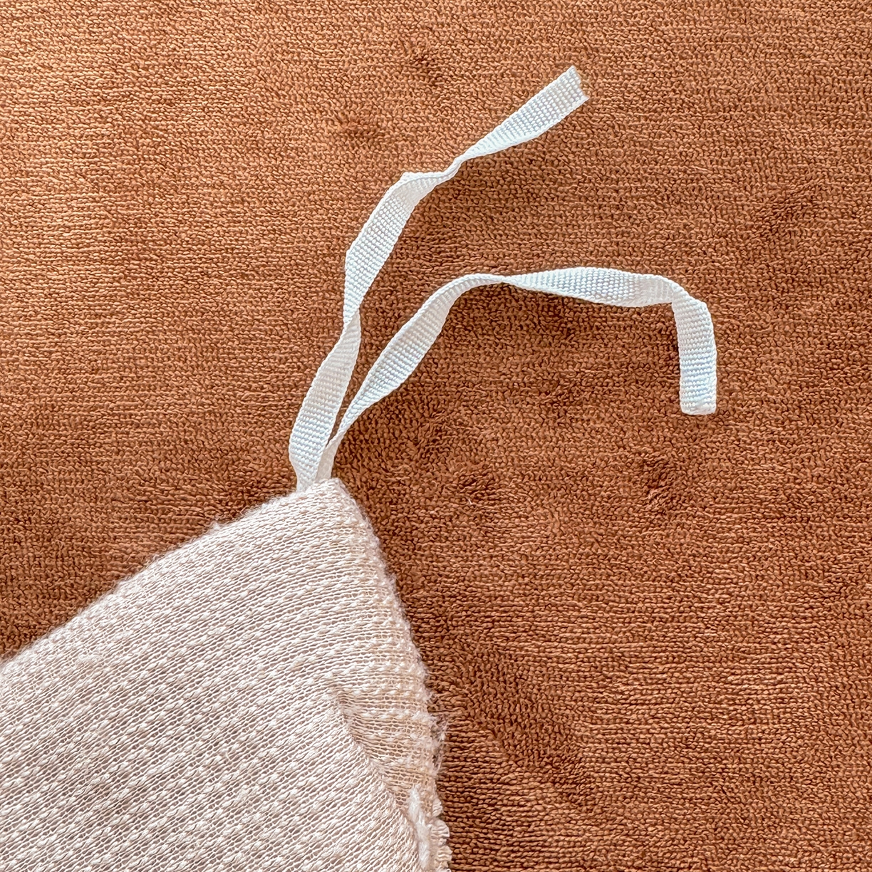 91家纺网 家纺一手货源 找家纺 典曼家纺 2025新款A类羊羔绒刺绣四件套系列 麦乐狗