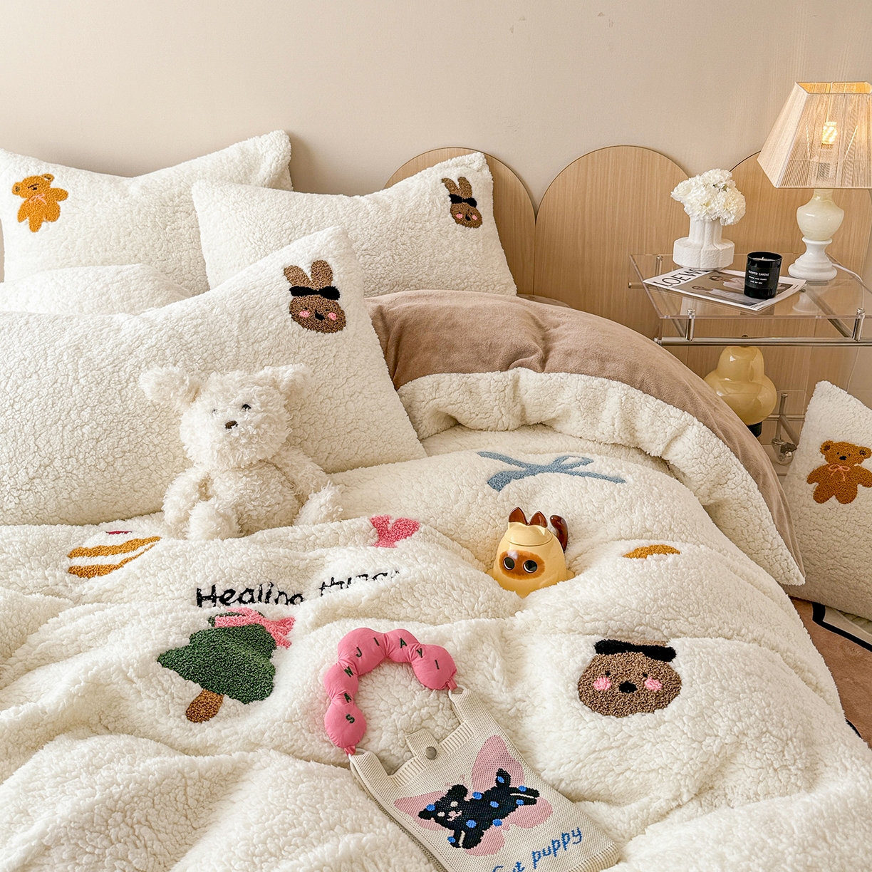 91家纺网 家纺一手货源 找家纺 典曼家纺 2025新款A类羊羔绒刺绣四件套系列 奇妙兔