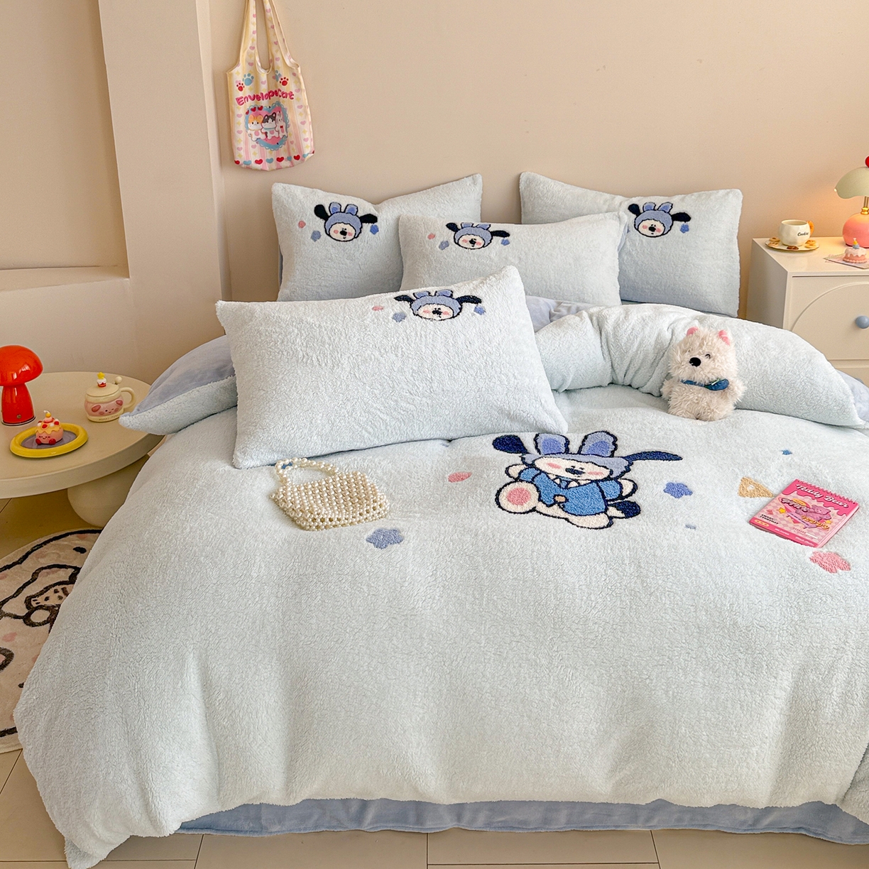 91家纺网 家纺一手货源 找家纺 典曼家纺 2025新款A类羊羔绒刺绣四件套系列 兔耳先生