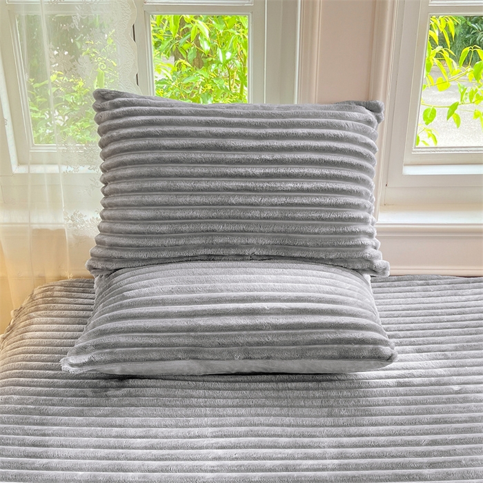 91家纺网 家纺一手货源 找家纺 圣比熊 2025新款法莱绒枕套宿舍枕芯套单人48x74cm法兰绒兔毛绒枕头套-抽条 法莱绒抽条-烟雨灰