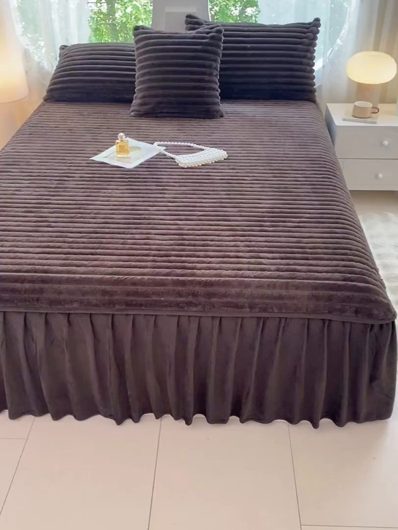 91家纺网 家纺一手货源 找家纺 梦舒羽 2025新款兔毛绒床裙法兰绒床垫保护罩牛奶绒床垫法莱绒床单罩-抽条 兔毛绒抽条-咖啡色