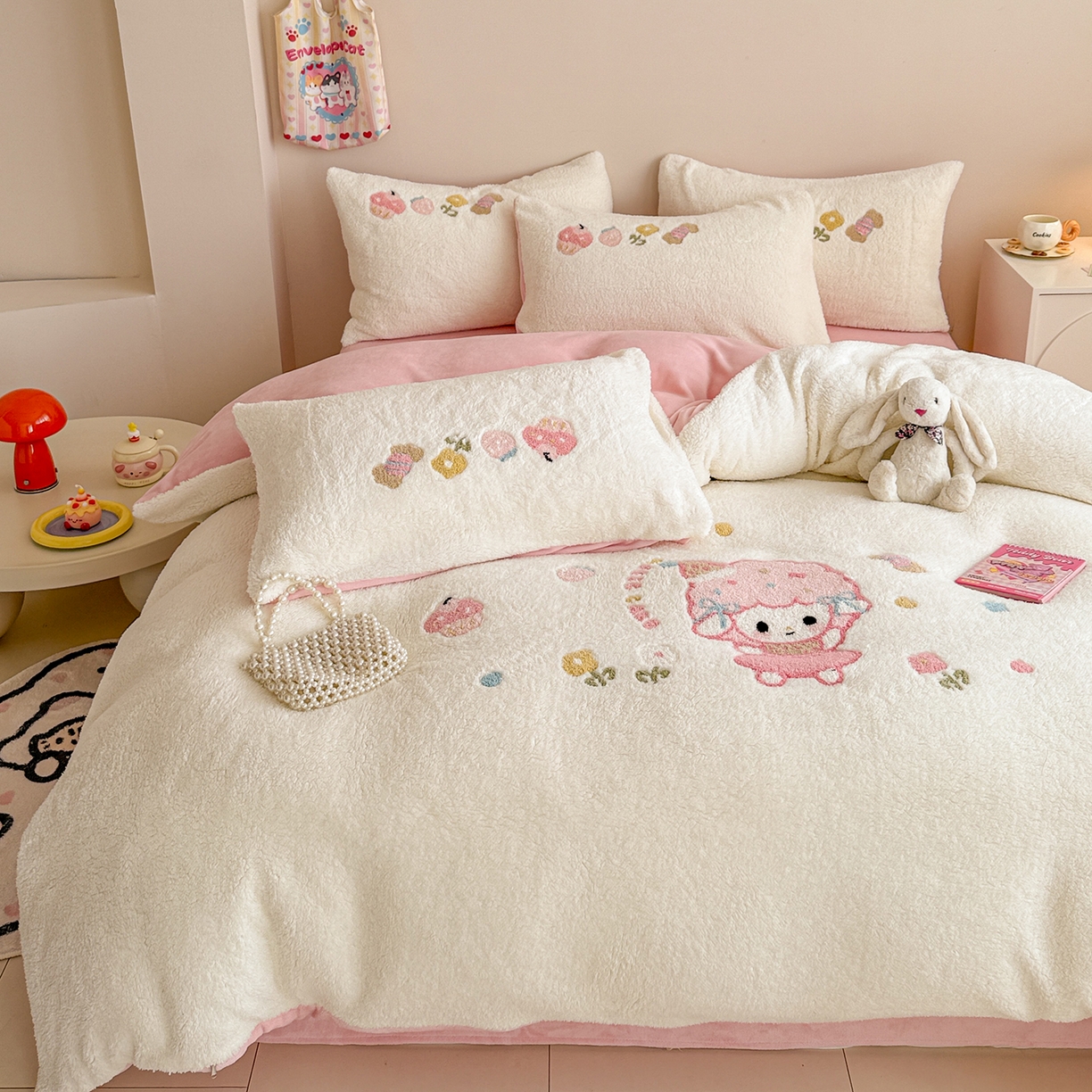 91家纺网 家纺一手货源 找家纺 典曼家纺 2025新款A类羊羔绒刺绣四件套系列 可爱童梦