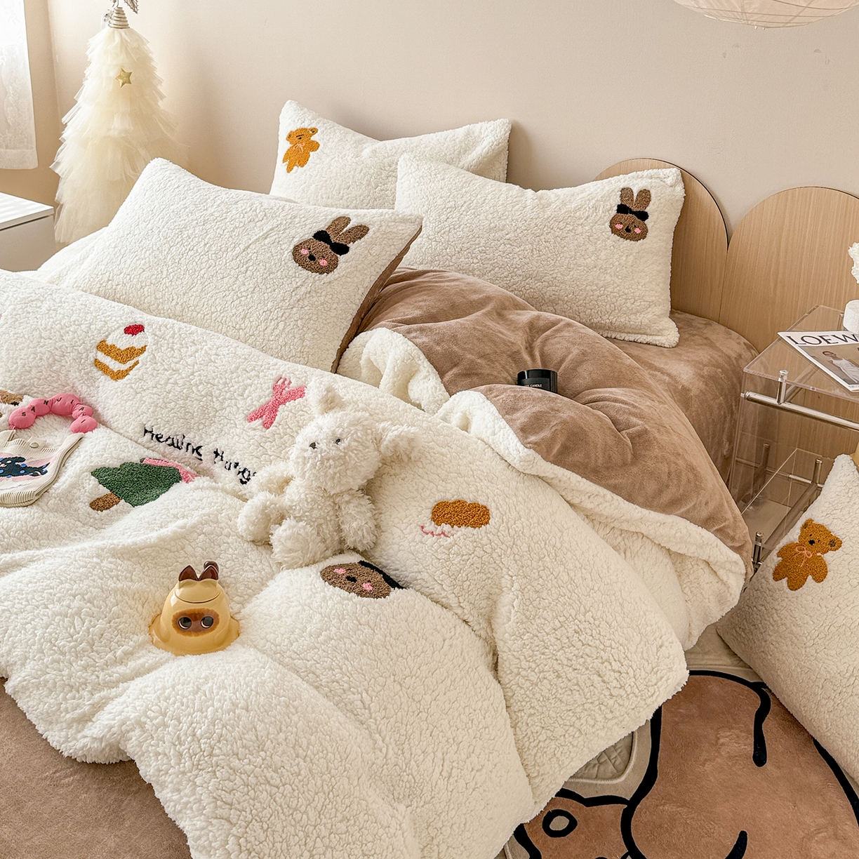 91家纺网 家纺一手货源 找家纺 典曼家纺 2025新款A类羊羔绒刺绣四件套系列 奇妙兔