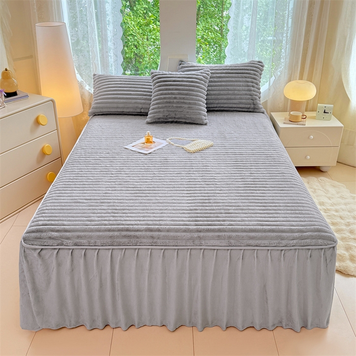 91家纺网 家纺一手货源 找家纺 梦舒羽 2025新款兔毛绒床裙法兰绒床垫保护罩牛奶绒床垫法莱绒床单罩-抽条 兔毛绒抽条-烟雨灰