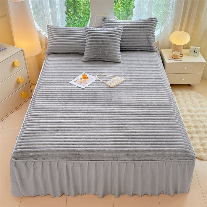 91家纺网 家纺一手货源 找家纺 梦舒羽 2025新款兔毛绒床裙法兰绒床垫保护罩牛奶绒床垫法莱绒床单罩-抽条 兔毛绒抽条-烟雨灰