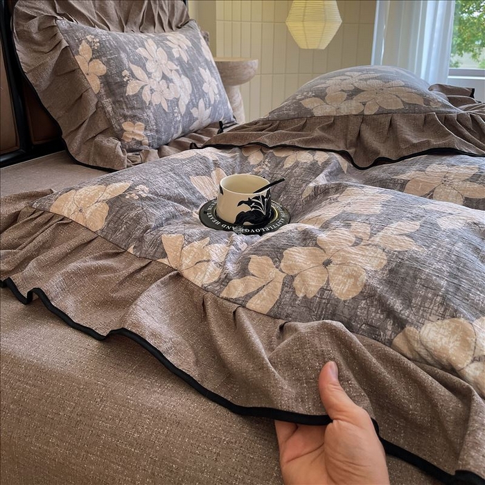 91家纺网 家纺一手货源 找家纺 丝芙妮家居（原乐视家纺） 2025新款A类原麻复合印花花边四件套 漫步花庭