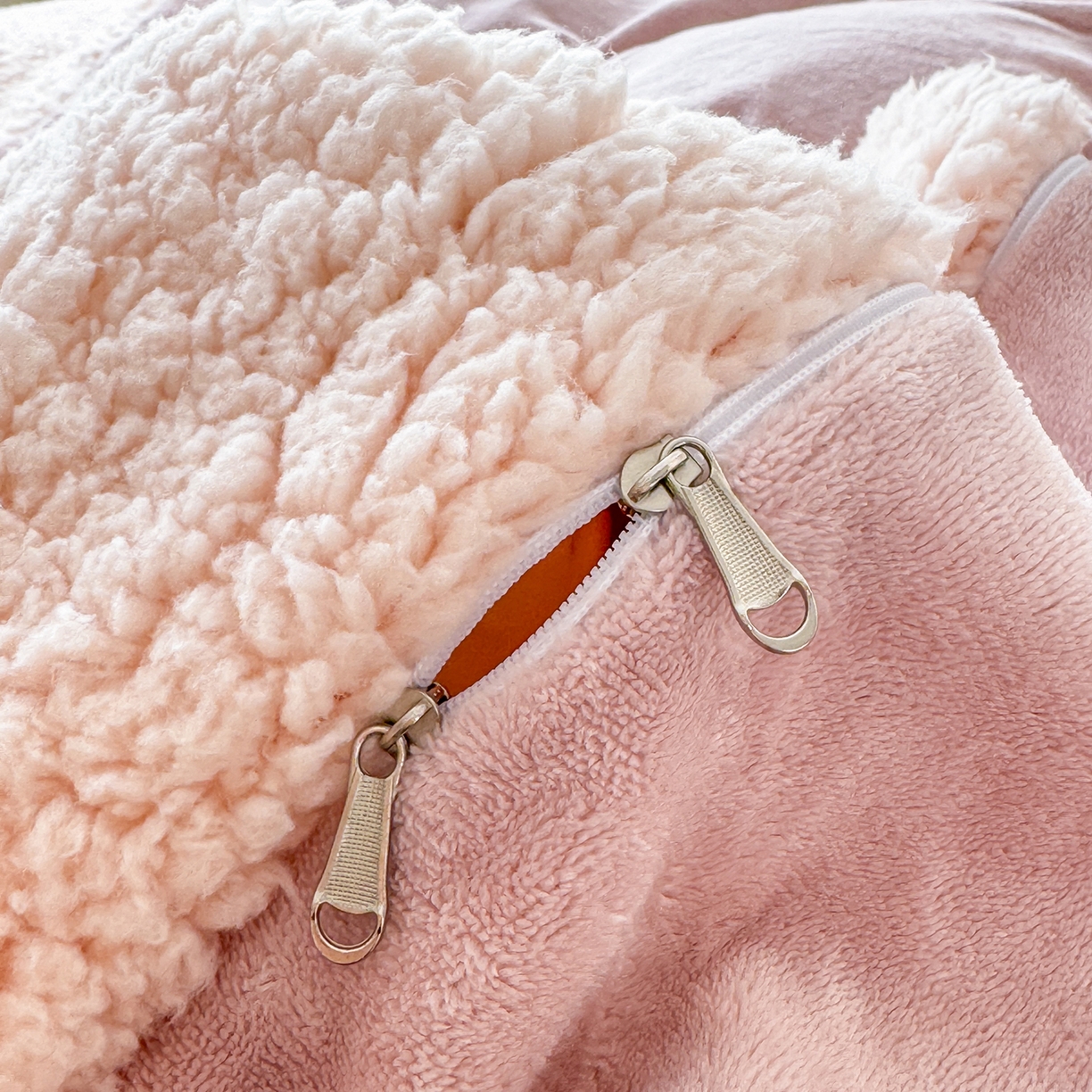 91家纺网 家纺一手货源 找家纺 典曼家纺 2025新款A类羊羔绒刺绣四件套系列 花小兔