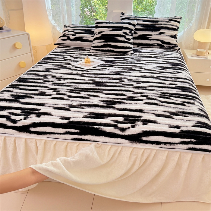 梦舒羽 2025新款兔毛绒床裙法兰绒床垫保护罩牛奶绒床垫法莱绒床单罩-抽条 兔毛绒抽条-梦幻墨白