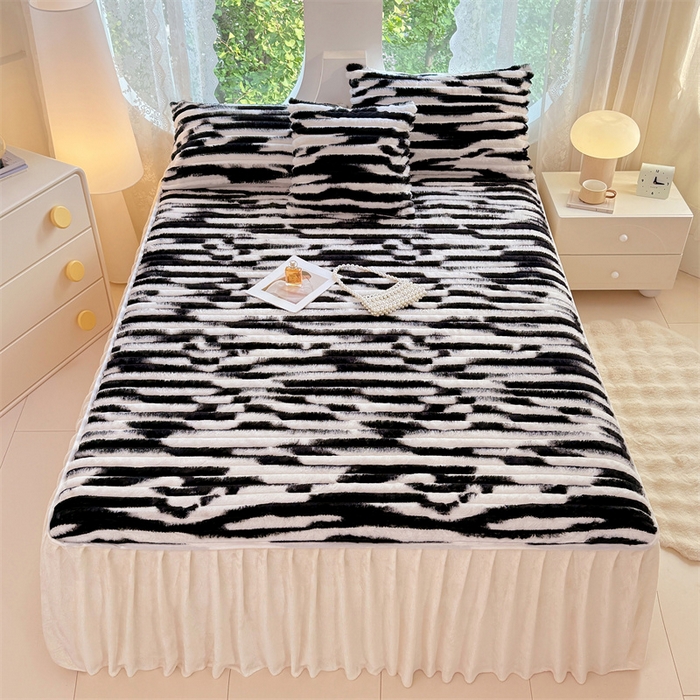 91家纺网 家纺一手货源 找家纺 梦舒羽 2025新款兔毛绒床裙法兰绒床垫保护罩牛奶绒床垫法莱绒床单罩-抽条 兔毛绒抽条-梦幻墨白