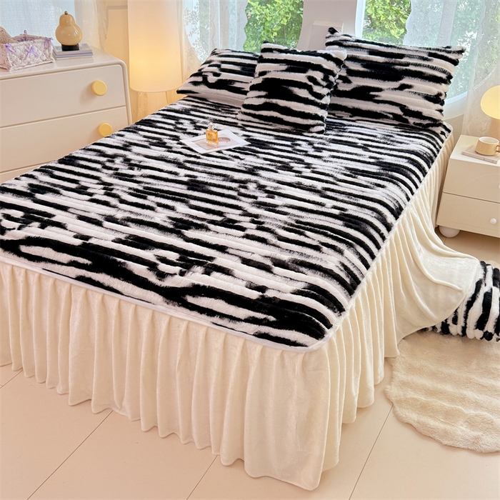 91家纺网 家纺一手货源 找家纺 梦舒羽 2025新款兔毛绒床裙法兰绒床垫保护罩牛奶绒床垫法莱绒床单罩-抽条 兔毛绒抽条-梦幻墨白