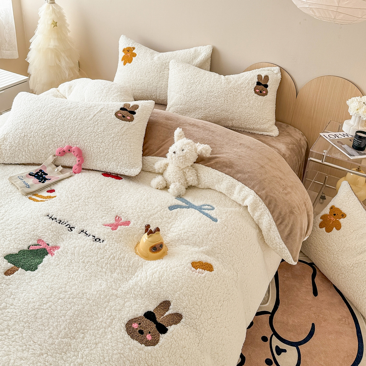 91家纺网 家纺一手货源 找家纺 典曼家纺 2025新款A类羊羔绒刺绣四件套系列 奇妙兔