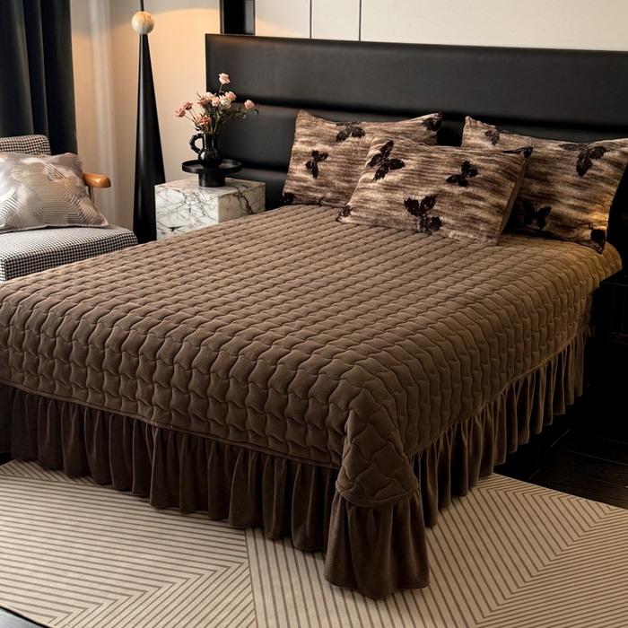 91家纺网 家纺一手货源 找家纺 金盛皇朝家纺 2025新款加厚高克重兔毛牛奶绒美拉德色系床盖单件三件套四件套 蝶梦