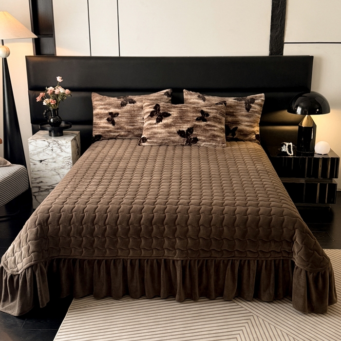 91家纺网 家纺一手货源 找家纺 金盛皇朝家纺 2025新款加厚高克重兔毛牛奶绒美拉德色系床盖单件三件套四件套 蝶梦