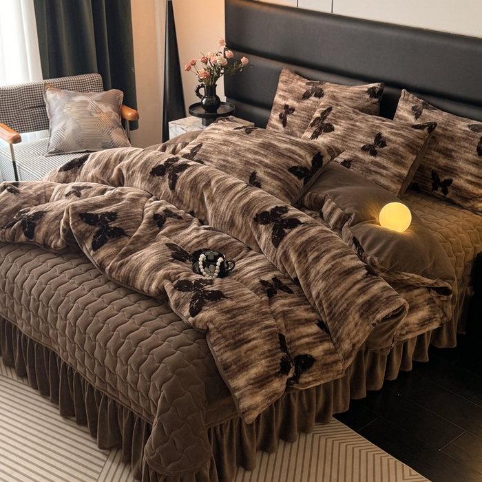 91家纺网 家纺一手货源 找家纺 金盛皇朝家纺 2025新款加厚高克重兔毛牛奶绒美拉德色系床盖单件三件套四件套 蝶梦