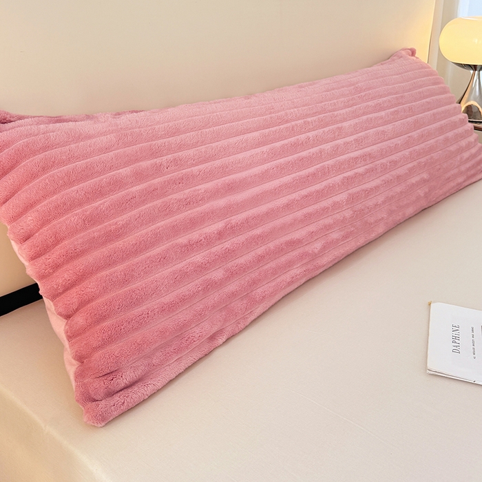 91家纺网 家纺一手货源 找家纺 圣比熊 2025新款法莱绒双人枕套牛奶绒加长法兰绒枕芯套兔毛绒雪花绒枕头套-抽条 法莱绒抽条-云梦粉